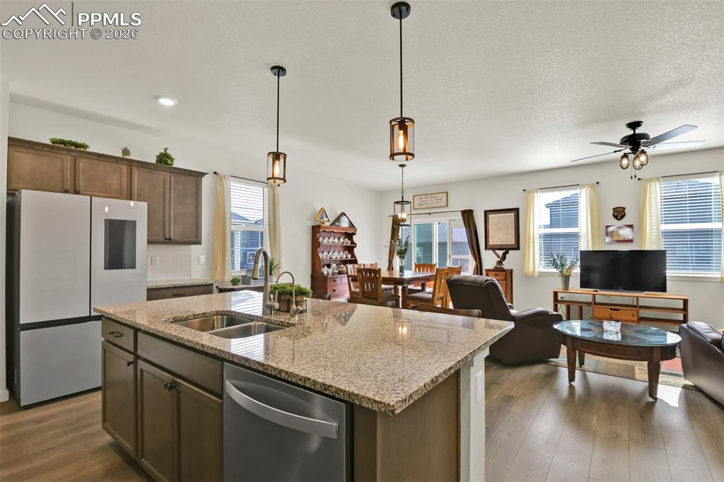 Image 18 of 44: Kitchen