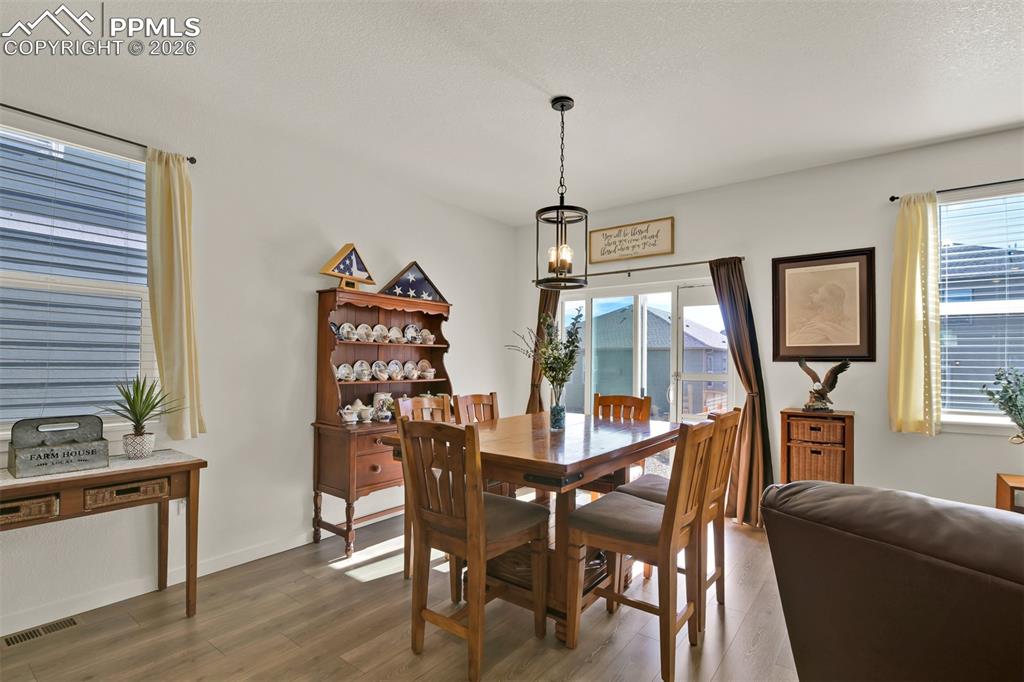 Image 21 of 44: Dining Area