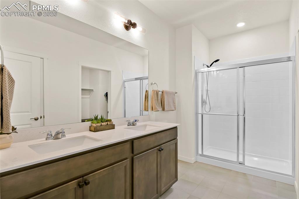 Image 26 of 44: Bathroom