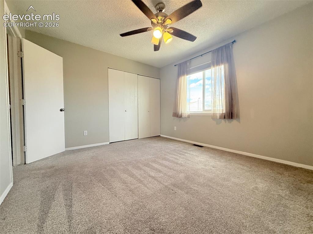 Image 15 of 20: Bedroom