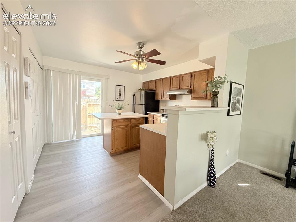 Image 4 of 20: Kitchen