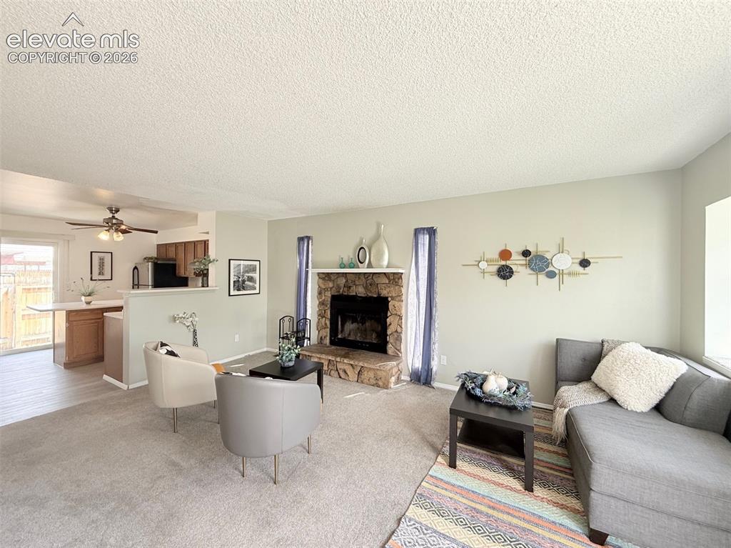 Image 5 of 20: Living Room
