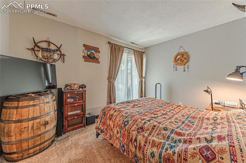 Image 20 of 32: Bedroom