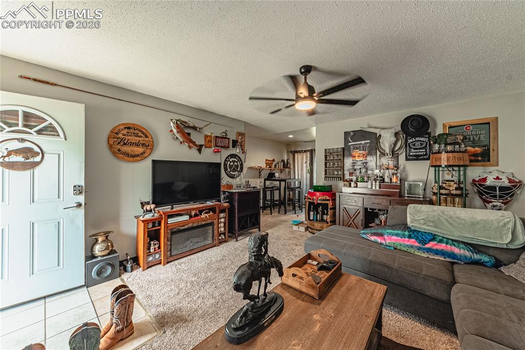 Image 7 of 32: Living Room