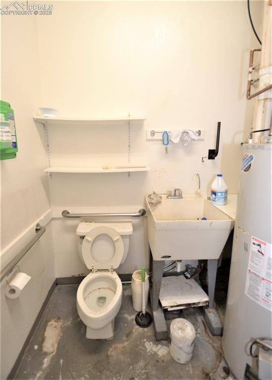 Image 13 of 24: Bathroom