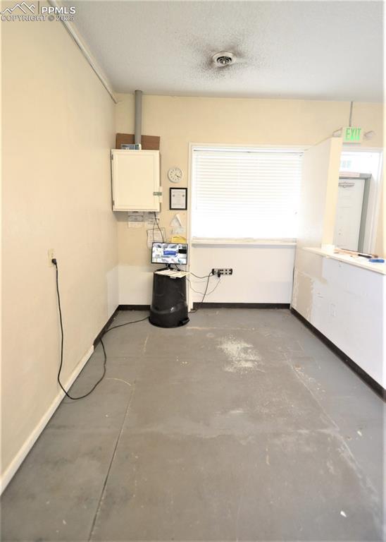 Image 14 of 24: Laundry