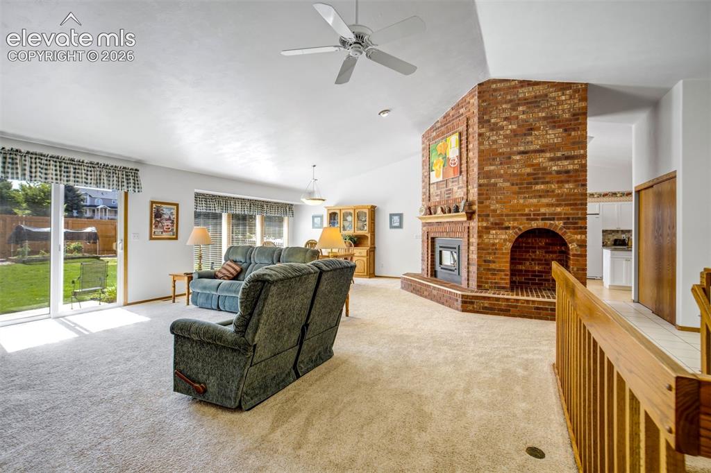 Image 8 of 50: Living Room