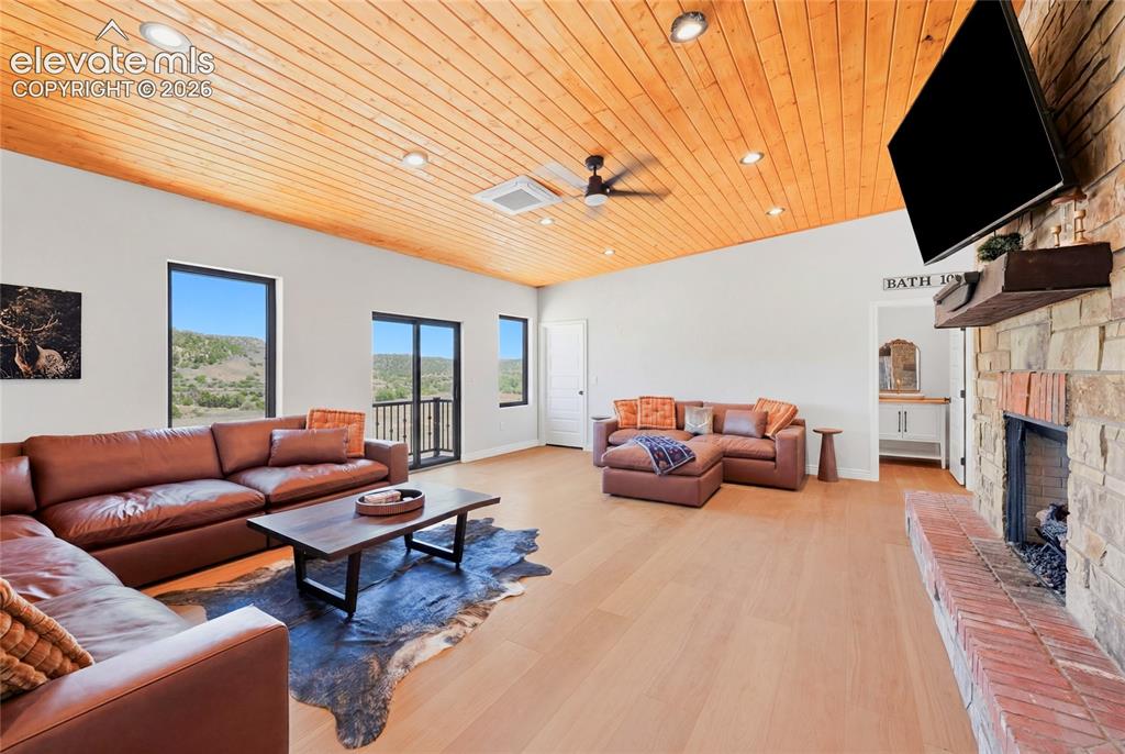 Image 10 of 43: Living Room