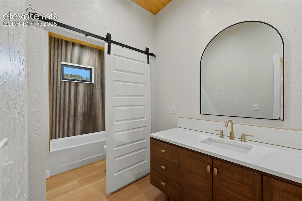 Image 30 of 43: Bathroom