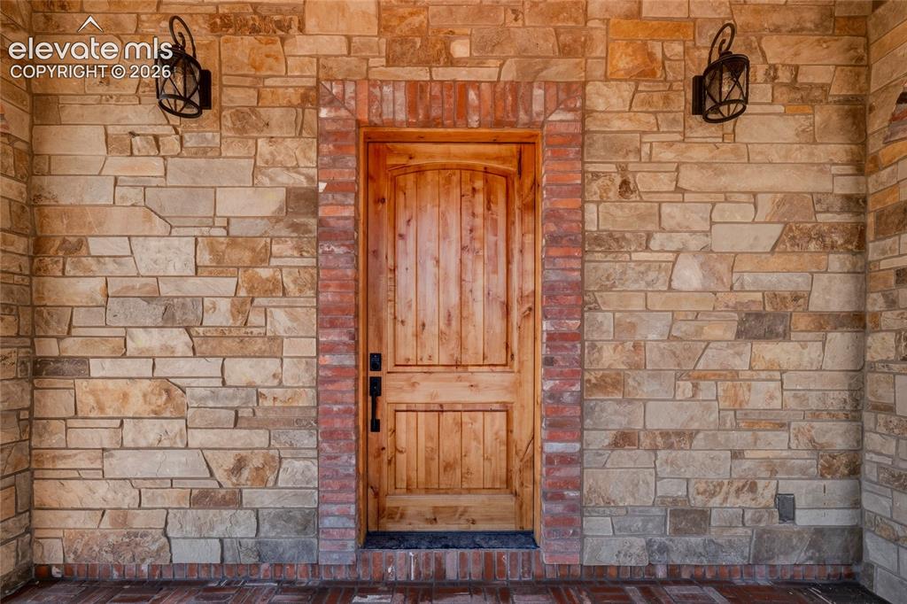 Image 34 of 43: Entry