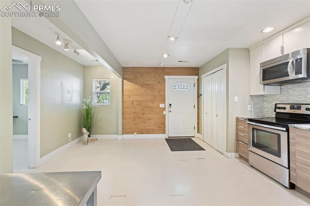 Image 11 of 35: Stainless Steel Appliances!