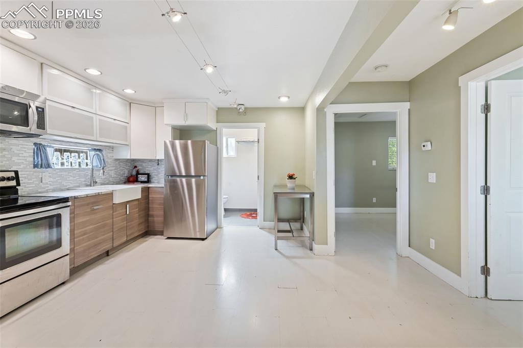 Image 12 of 35: Smart Layout!