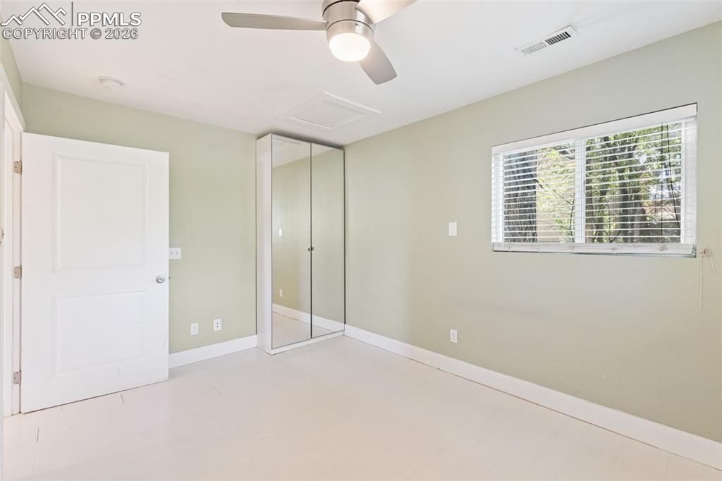 Image 14 of 35: Ceiling Fan/Light Fixture!