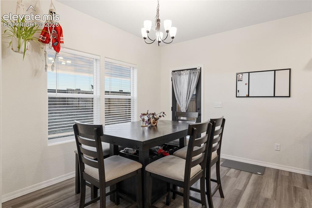 Image 21 of 47: Dining Area