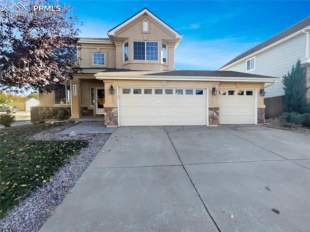 Image 27 of 28: Front of Structure