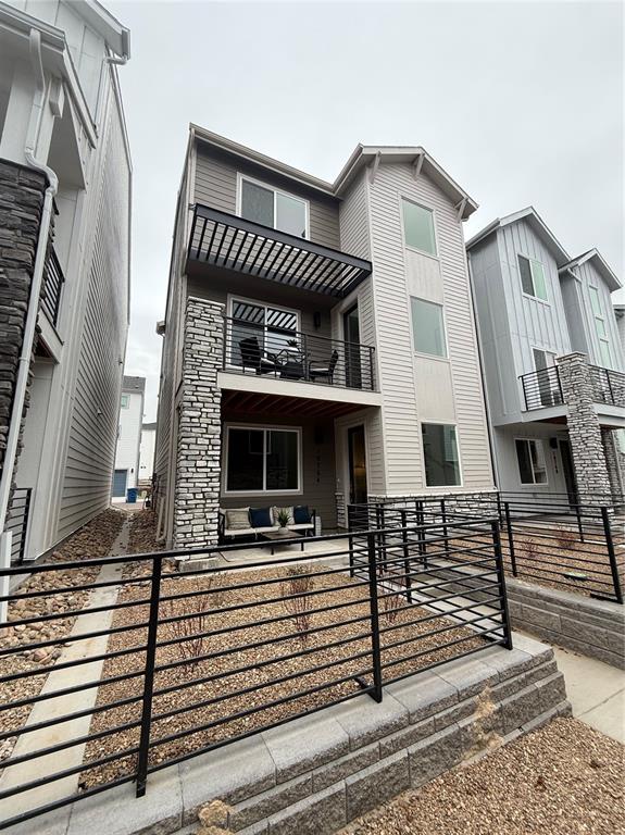 Image 3 of 25: Front of Structure