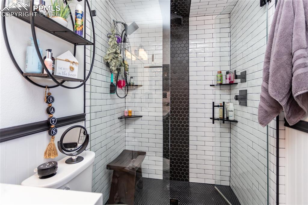 Image 36 of 50: Beautiful fixtures.