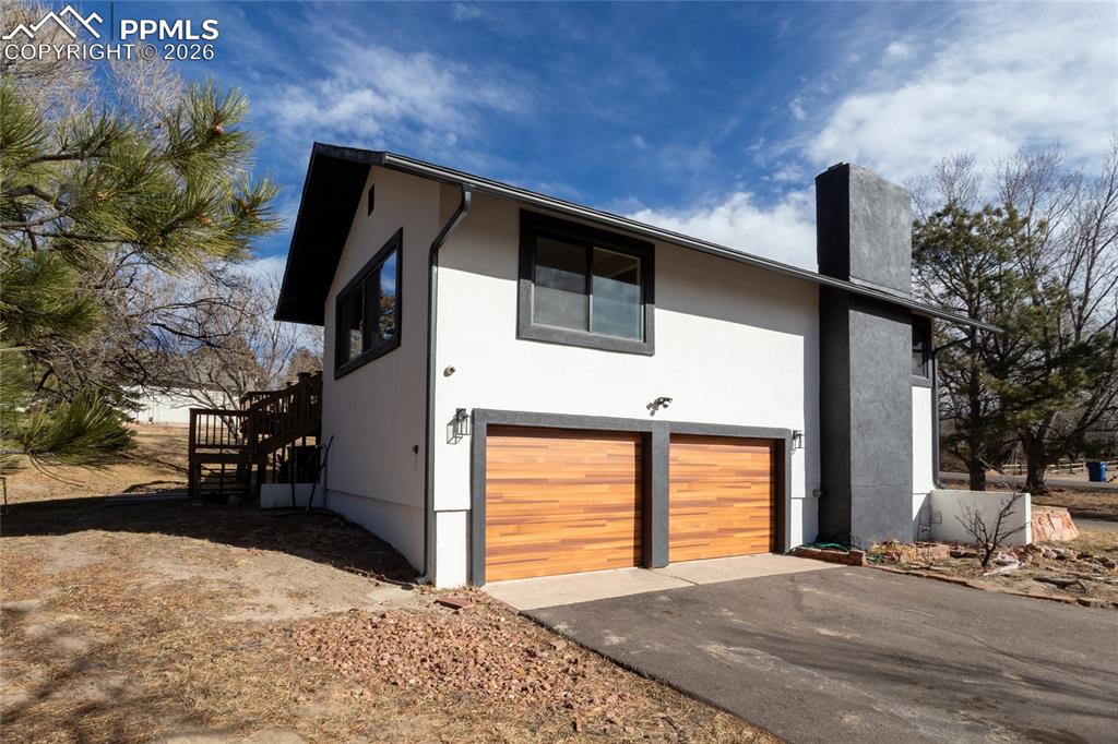 Image 4 of 50: Oversized Garage.