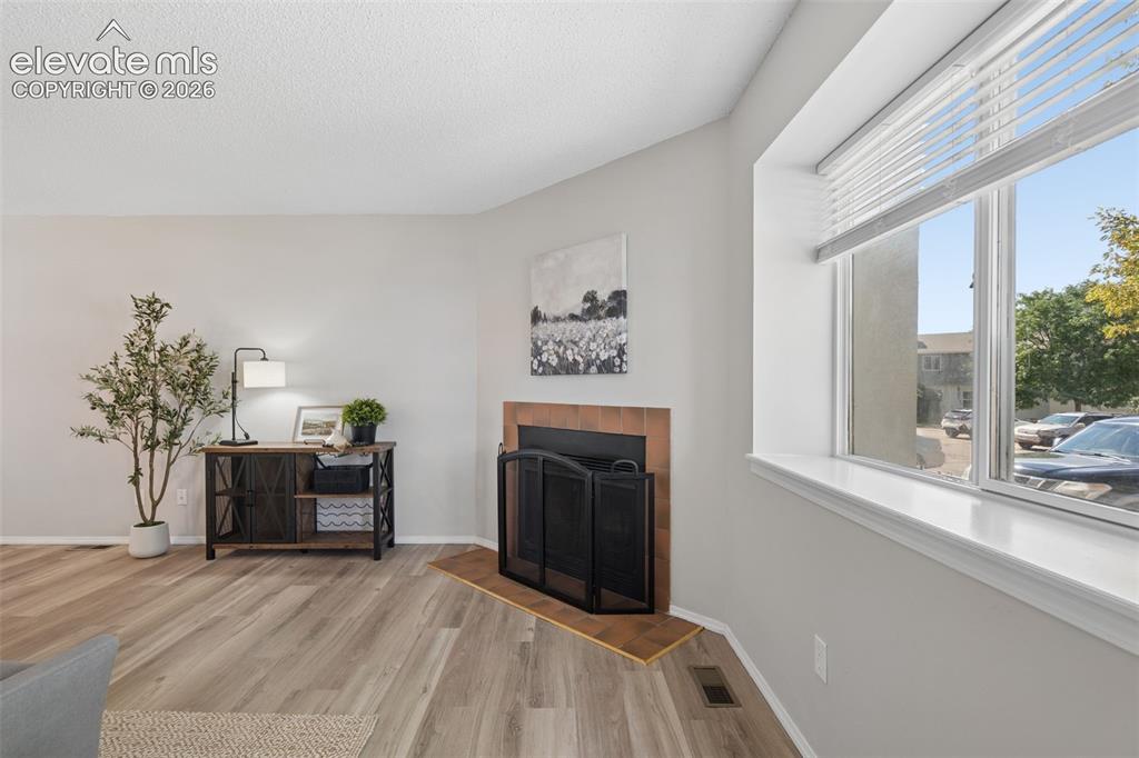 Image 11 of 26: Living Room