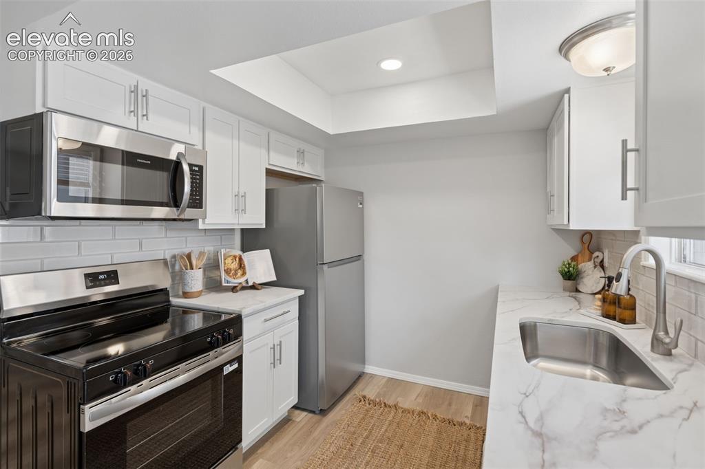 Image 12 of 26: Kitchen