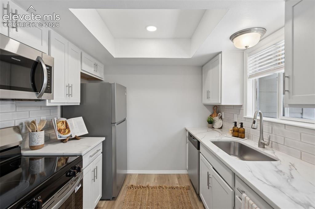 Image 13 of 26: Kitchen