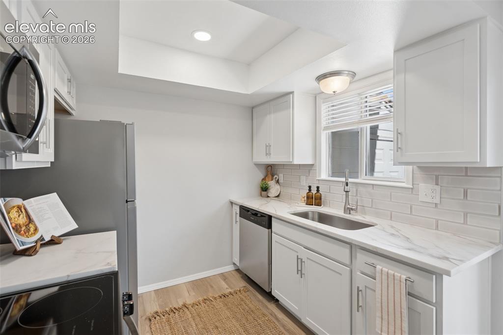 Image 14 of 26: Kitchen