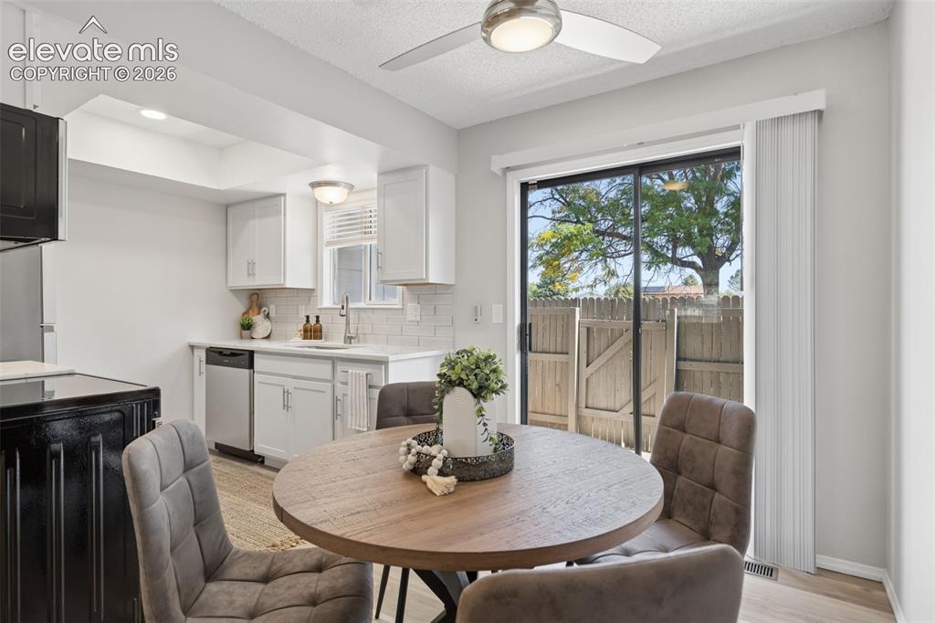 Image 17 of 26: Dining Area