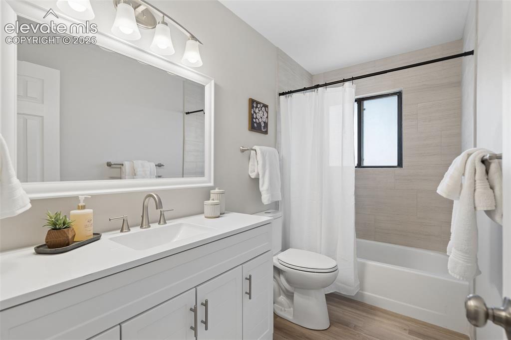 Image 21 of 26: Bathroom