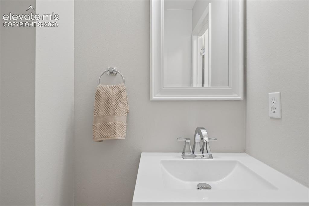 Image 24 of 26: Bathroom