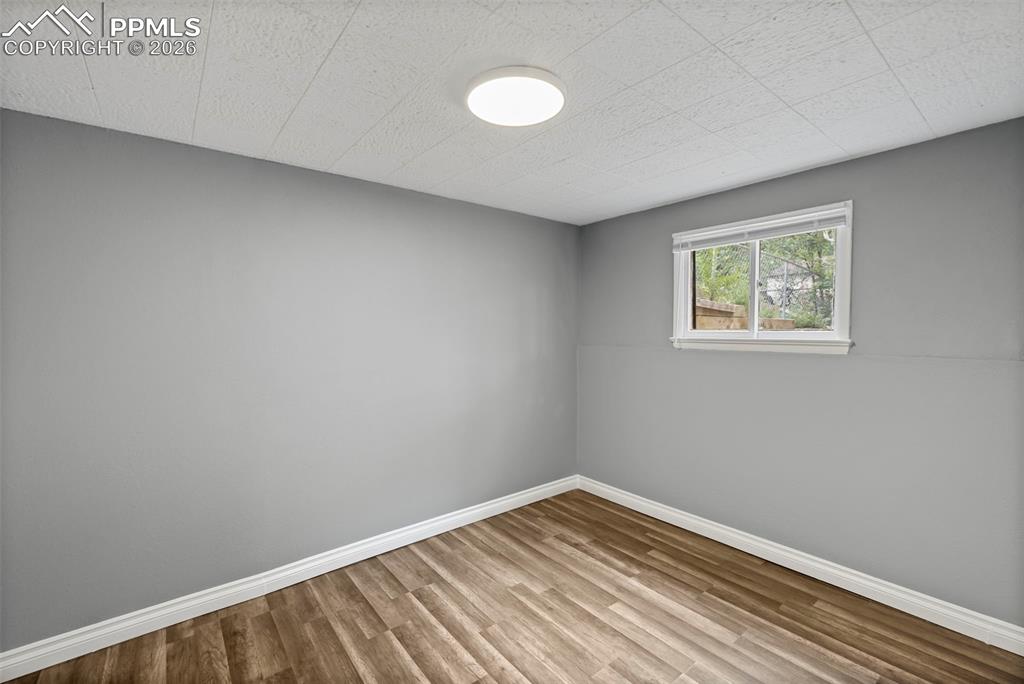 Image 19 of 32: (Lower Unit) Bedroom 1