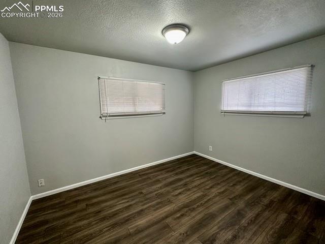 Image 26 of 32: (Upper Unit) Bed 1