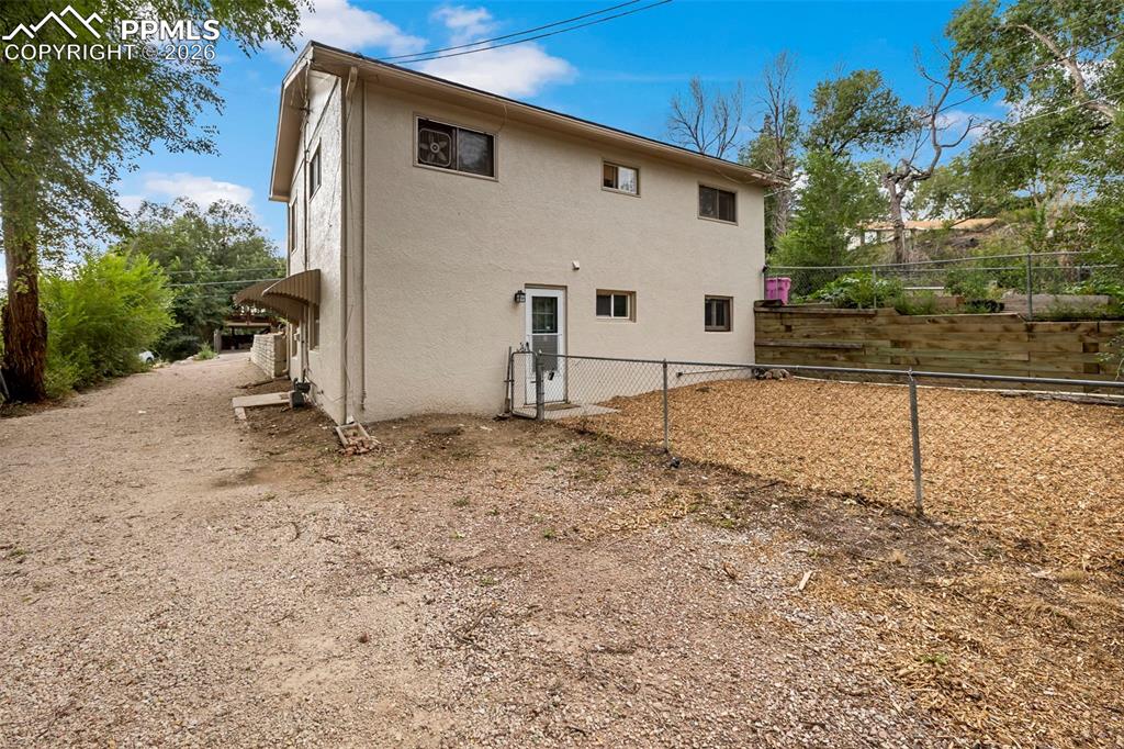 Image 4 of 32: Back of Structure