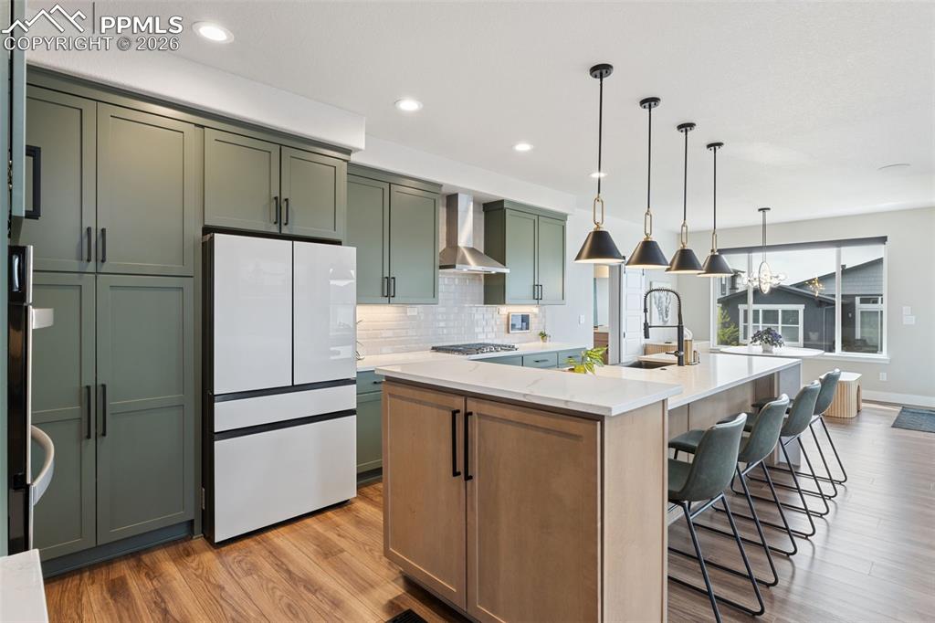 Image 15 of 47: Kitchen