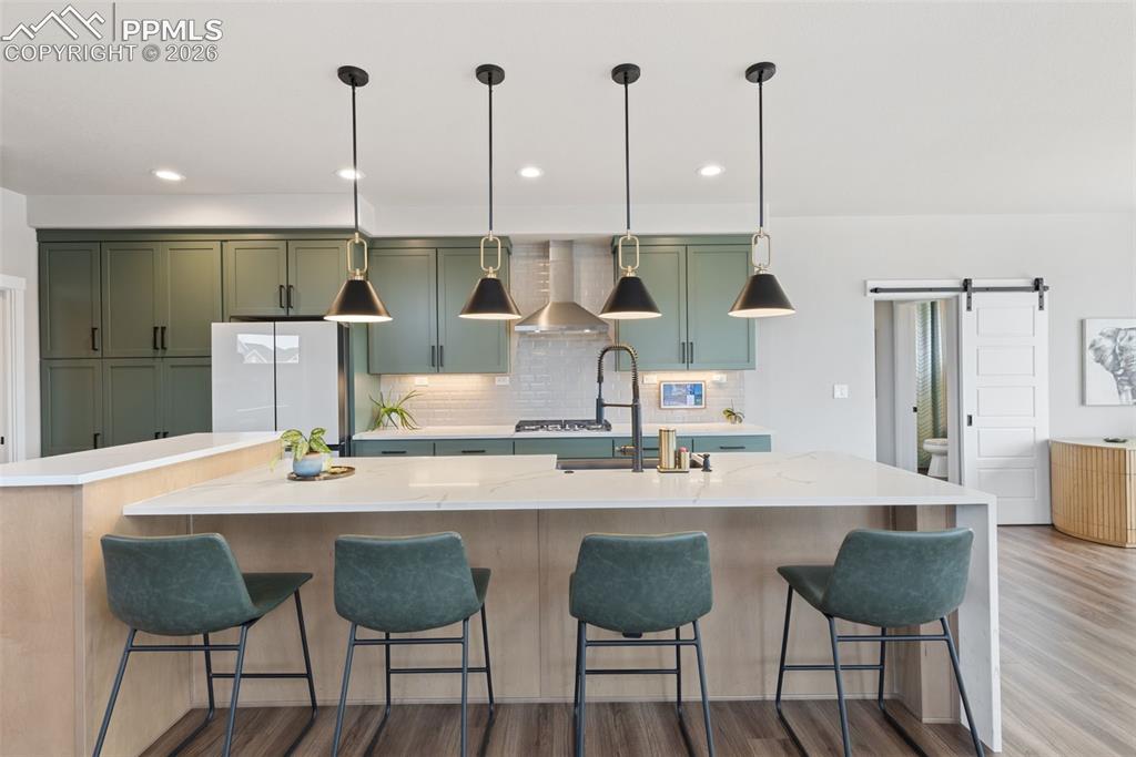 Image 16 of 47: Kitchen