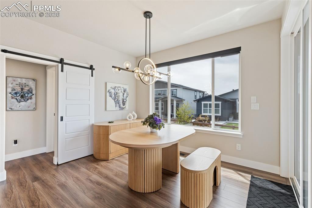 Image 19 of 47: Dining Area