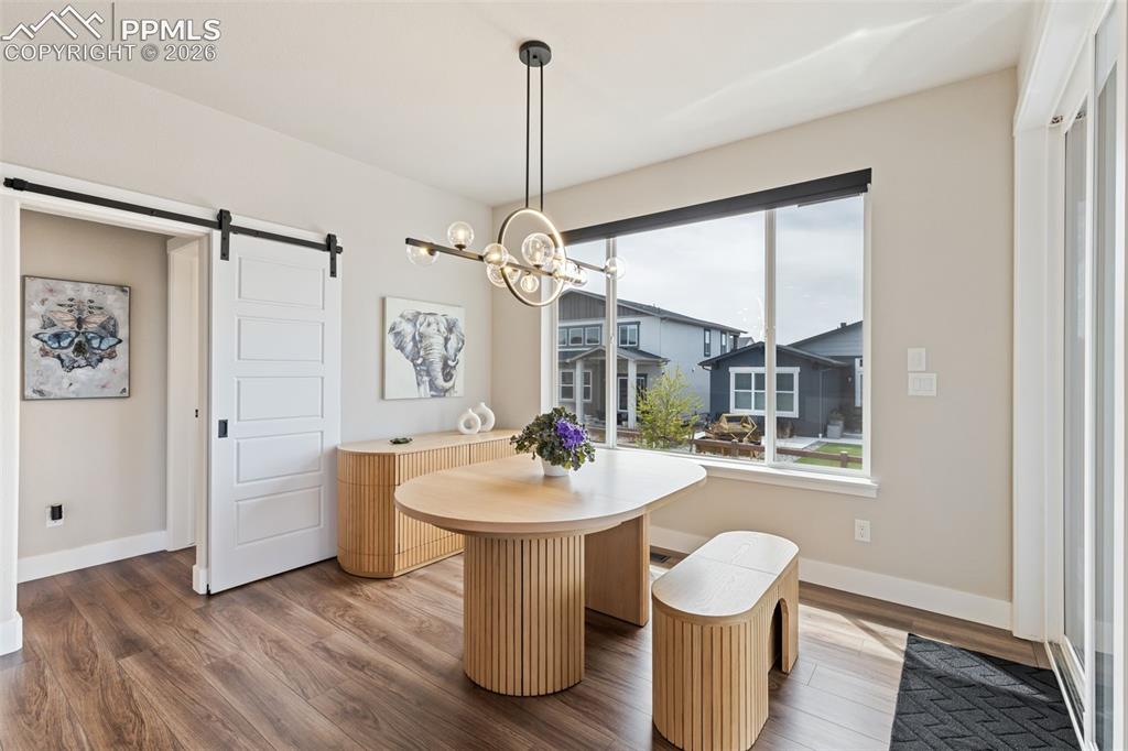 Image 19 of 47: Dining Area