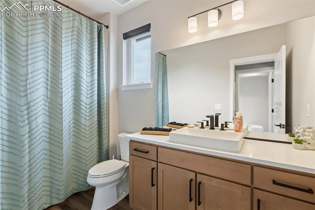 Image 22 of 47: Main Level Full Bath