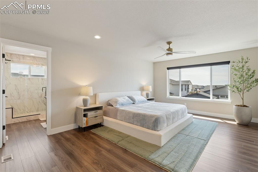 Image 25 of 47: Bedroom