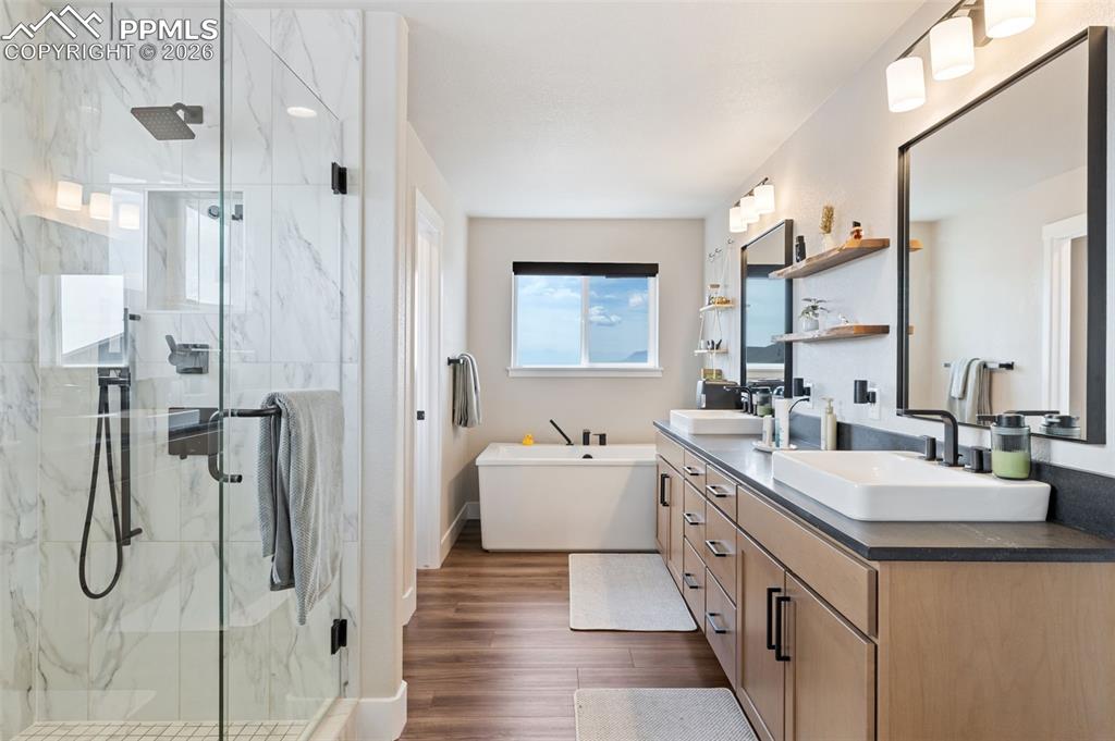 Image 28 of 47: Bathroom