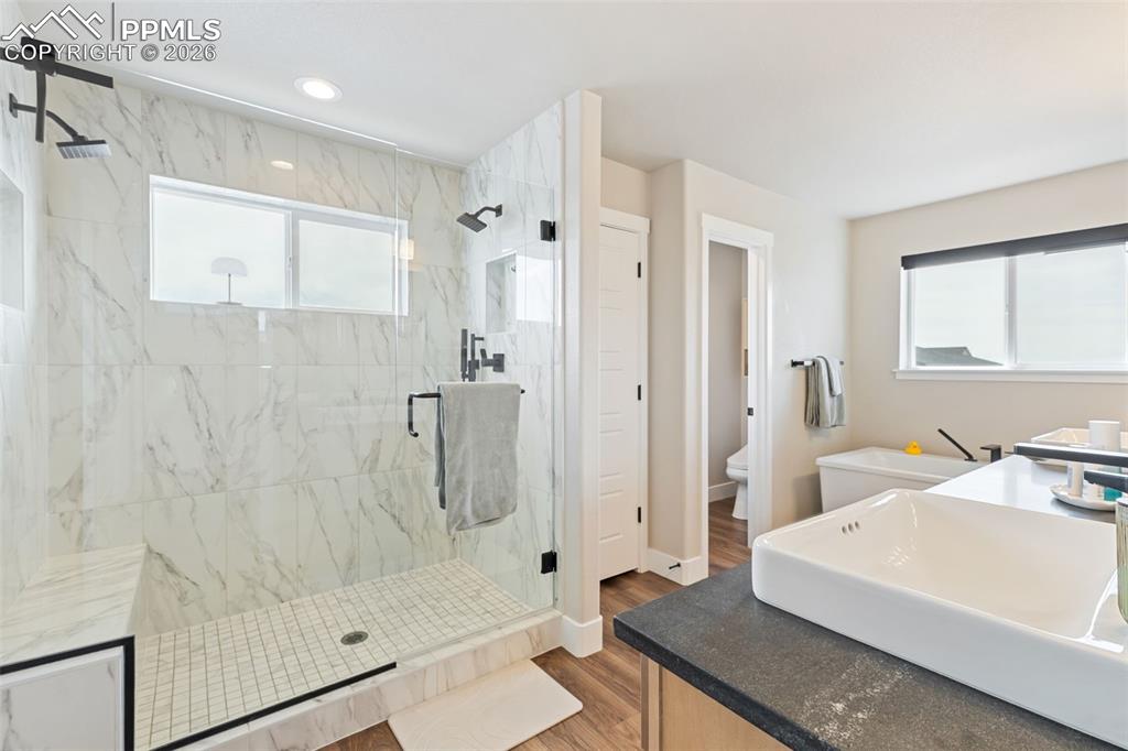 Image 29 of 47: Bathroom