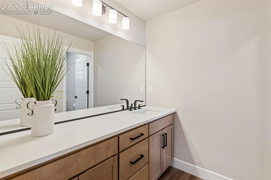Image 33 of 47: Upper Level Full Bathroom