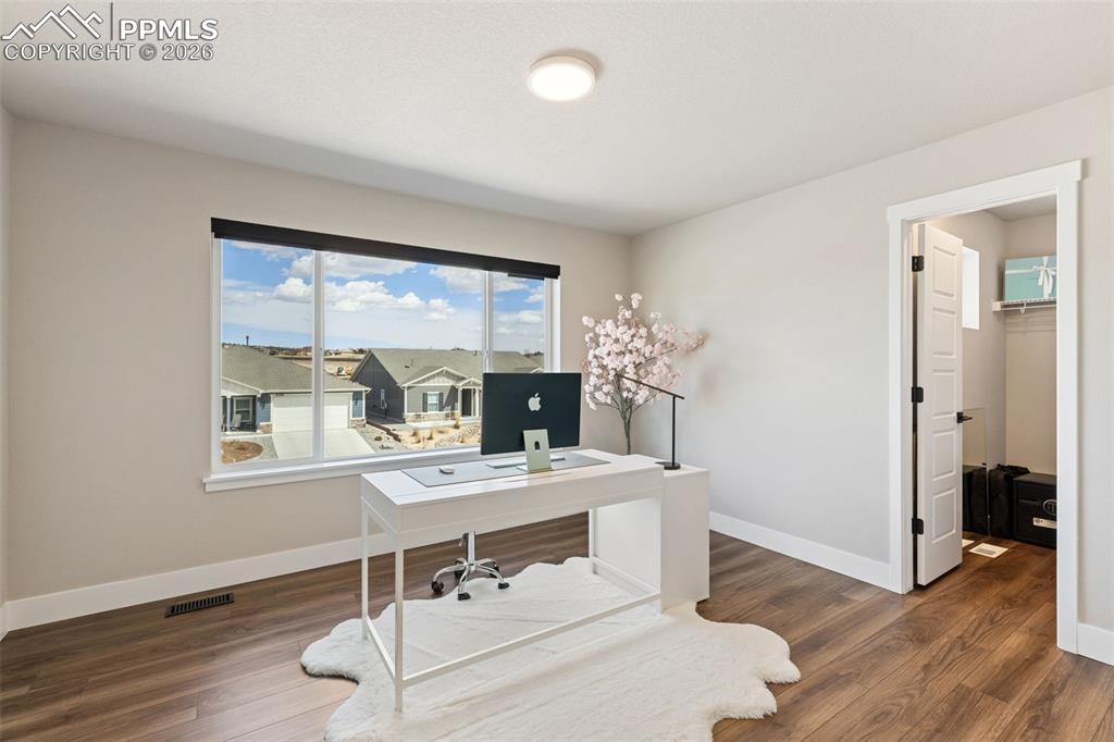 Image 34 of 47: Upper-Level 2nd Bedroom w/Walk-in Closet
