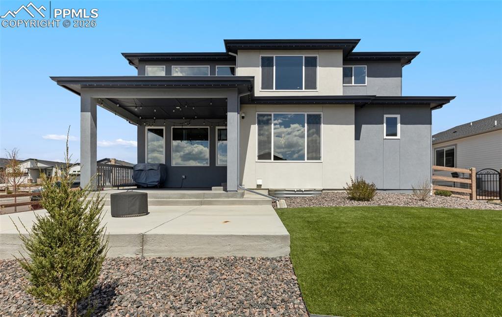 Image 46 of 47: Natural Gas outlet on Patio for BBQ & Grilling.