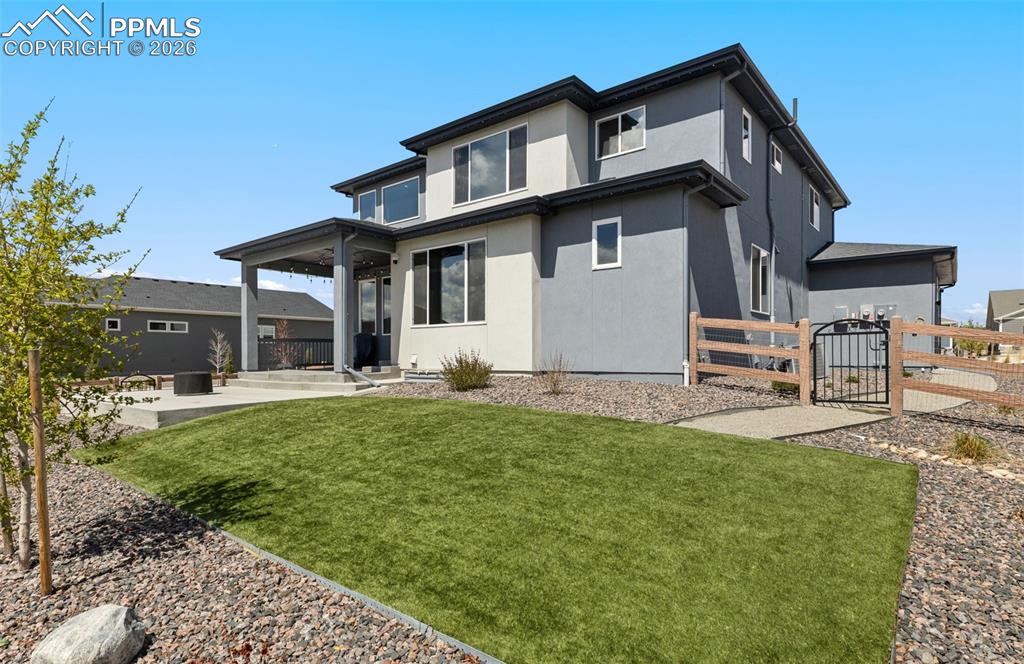 Image 47 of 47: Back of Structure