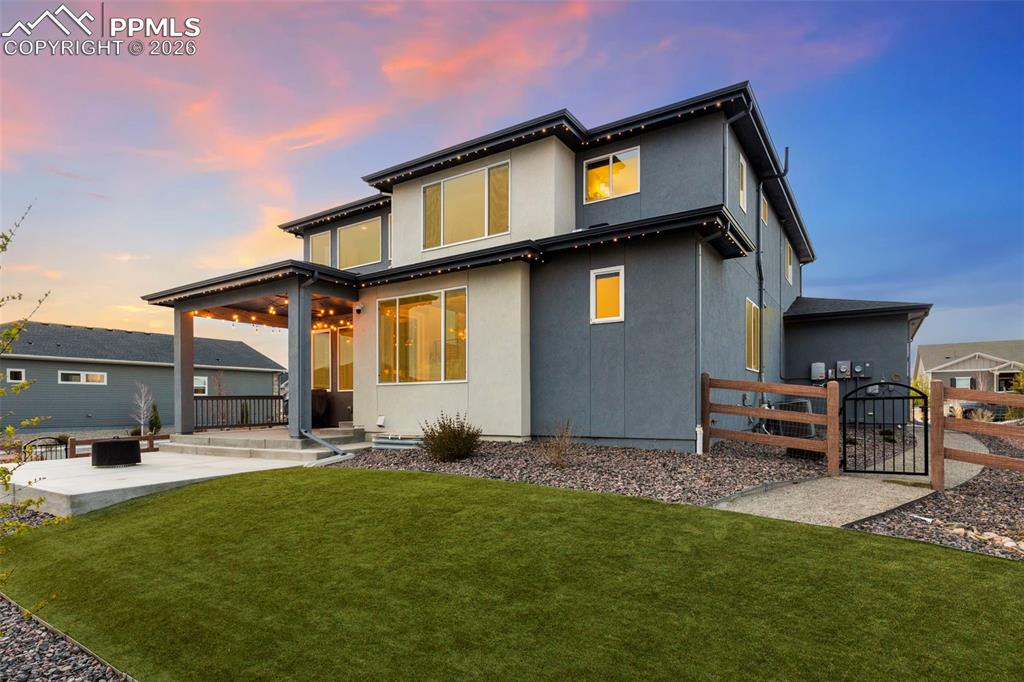 Image 8 of 47: Back of Structure