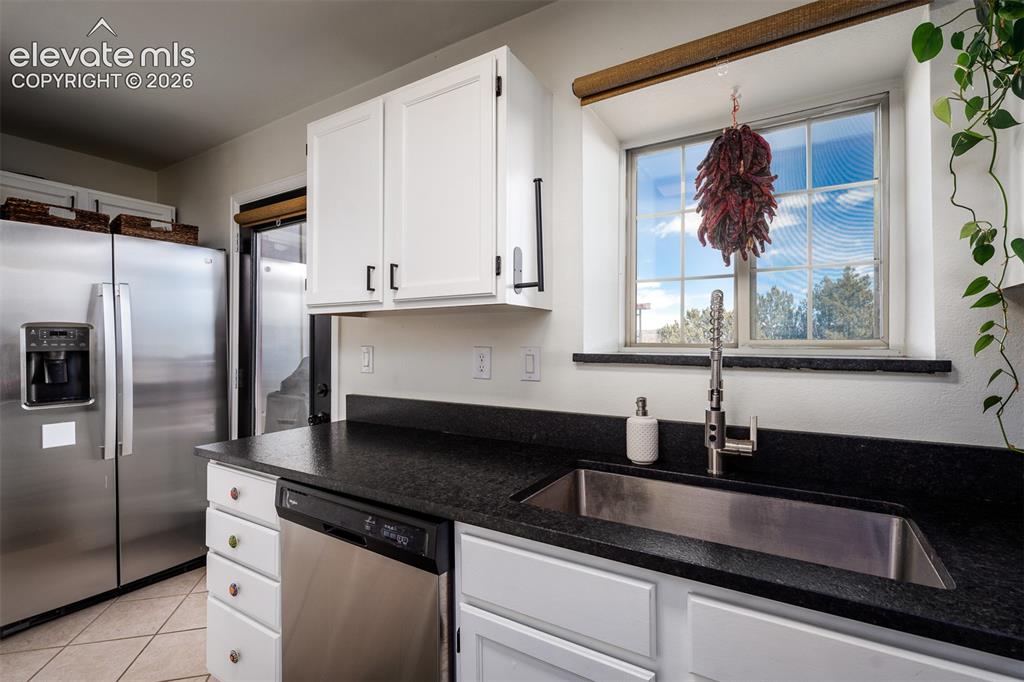Image 11 of 37: Kitchen