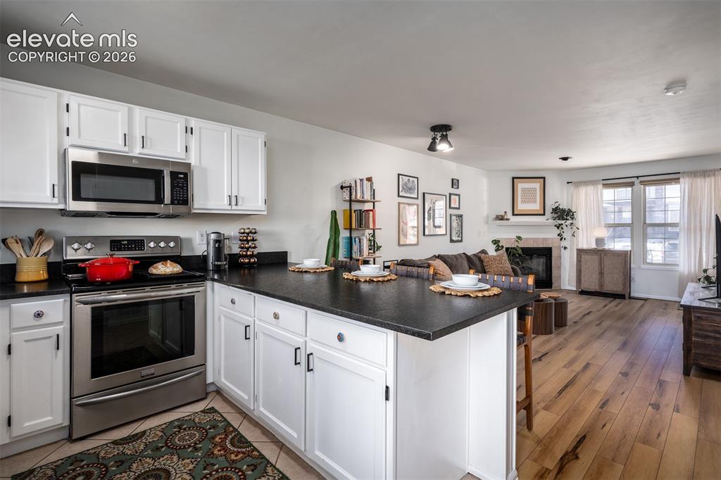 Image 12 of 37: Kitchen