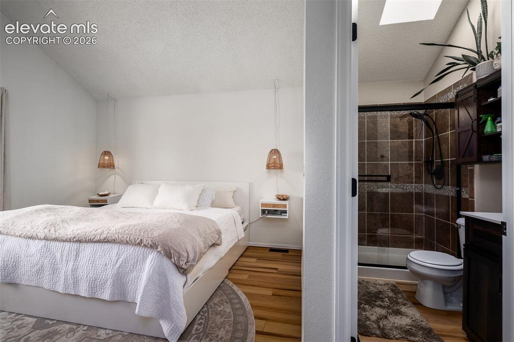 Image 15 of 37: Bedroom