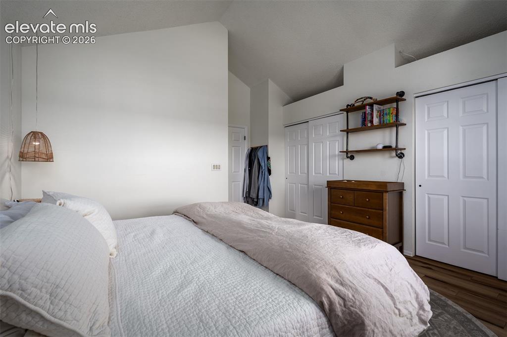 Image 19 of 37: Bedroom
