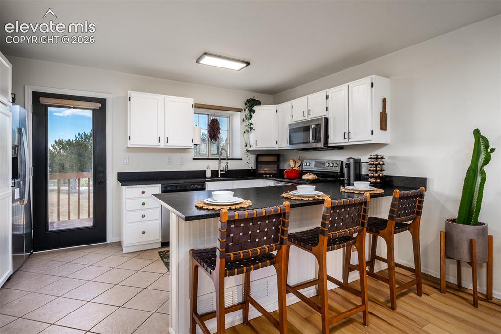 Image 7 of 37: Kitchen